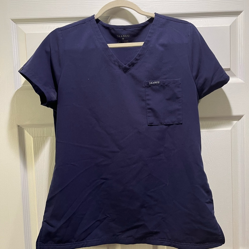 Jaanuu womens v-neck 3 pocket scrub top
